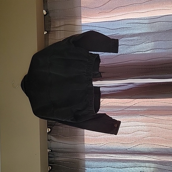 Cropped Distressed Jean Jacket - Picture 5 of 7